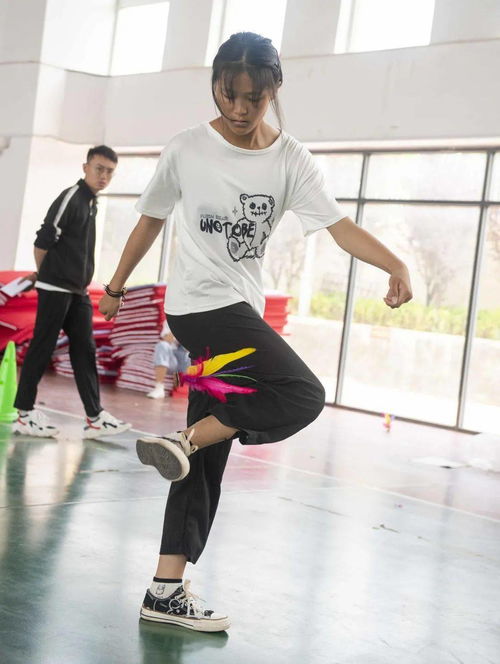 躍動青春展風采 繩毽翻飛競英姿——費縣第三屆運動會青少年組跳繩踢毽子比賽圓滿落幕